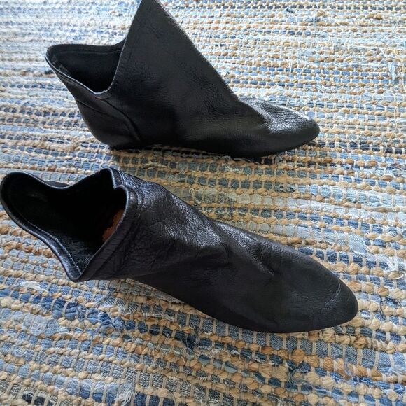 Rocket Dog Black Slouchy Pebbled Leather Ankle Booties 10 Pointy Toe Bikercore - Picture 2 of 8